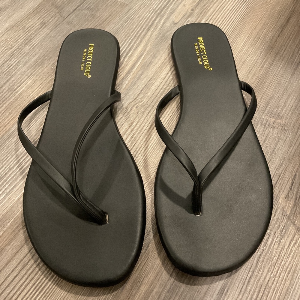 Memory foam black flip flops